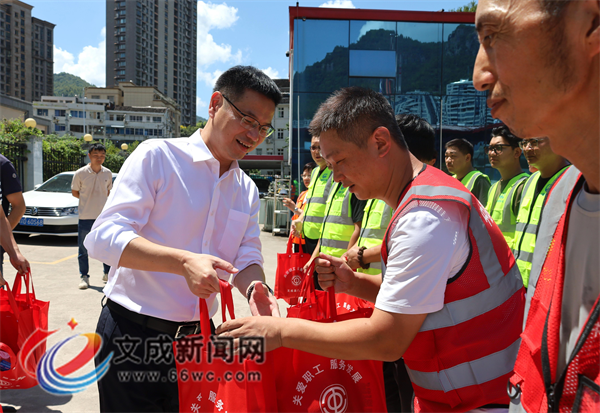 ���������ο�ʸ�����ҵ�Ͷ���