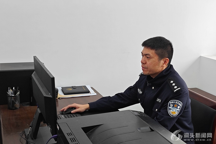 ƽ���ػ���حҶ�أ��Է�Ϊ���س��� ���м�ŵ����