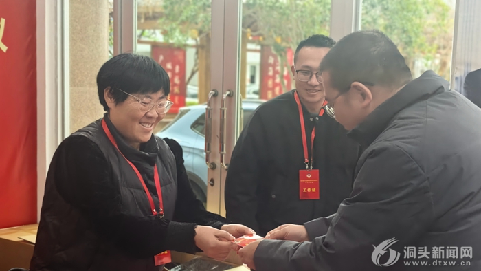 ���죬��ͷ����ЭίԱ���ᱨ����