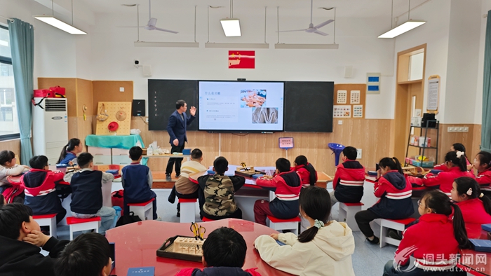 ���ļ����� ��ѧ��ͯ��  ������չ��ɫ�����Ͷ���ѧ�