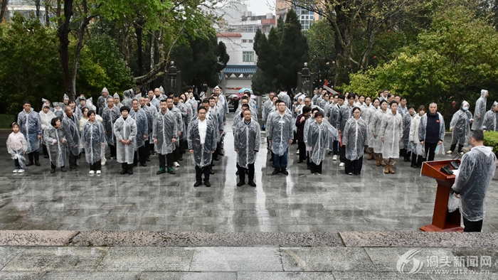 �����İ�˼ Ӣ�������� �����С�������Ӣ�ҡ������ɨ��ڶ�ͷ����