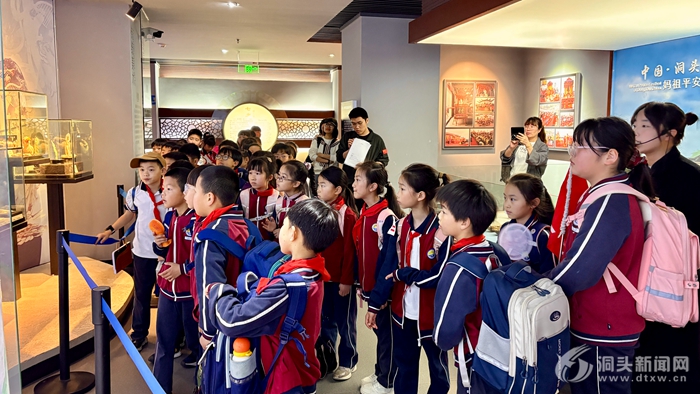 ԰�����ġ�ɽ��Ѱ�ϣ���ͷѧ�ӿ�������ʽ�Ļ���ѧ֮��